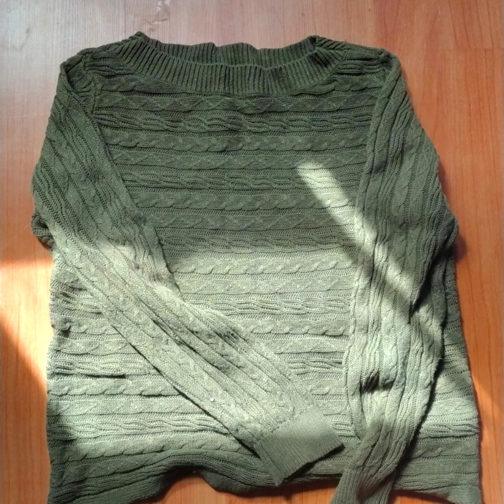 Knitted sweater olive green